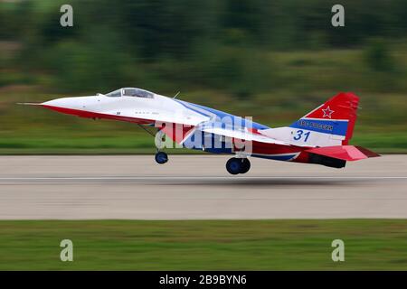 MIG-29-Jet-Kämpfer des russischen Swifts Kunstflugteams Landing. Stockfoto