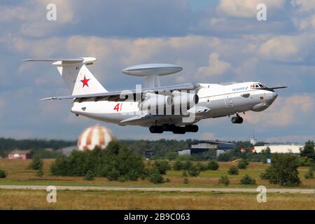 Berijew A-50U AWACS der russischen Luftwaffe vom Start. Stockfoto