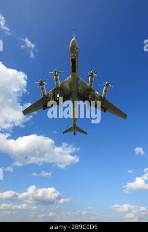 Tupolev TU-95MS strategischer Bomber der russischen Luftstreitkräfte Landung. Stockfoto
