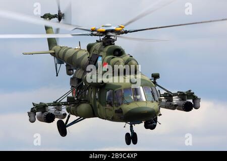 MIL Mi-8MTV-5 Militärhubschrauber der weißrussischen Luftwaffe. Stockfoto