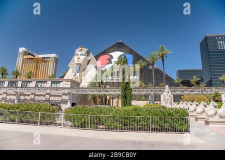 LAS VEGAS - 1. JULI 2018: Blick auf das Luxor Hotel. Dies ist eines der berühmtesten Hotels in Las Vegas. Stockfoto
