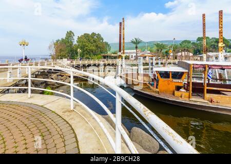 Ein Gev, Israel - 16. März 2020: Blick auf den Fischerhafen Kibbutz ein Gev, am Ostufer des Galiläischen Meeres (Kinneret-See), mit Besuchern Stockfoto