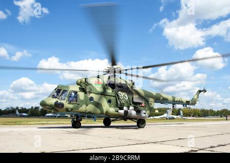 Weißrussische Streitkräfte Mi-8MTV-5 Hubschrauber. Stockfoto