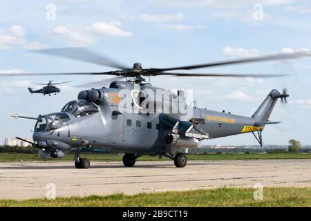 Kazakhstan Air Defence Forces Mi-35M-Kanonenschiff. Stockfoto