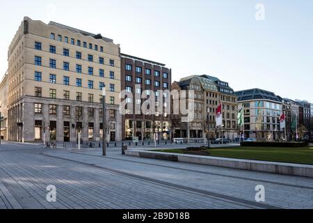 Ungewöhnlich leere Stadt durch Maßnahmen gegen die Ausbreitung des Corona-Virus, hier der Königsallee Stockfoto