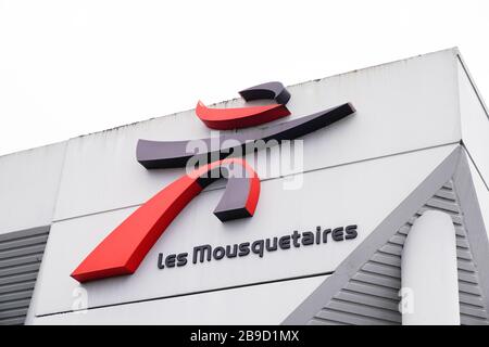 Bordeaux, Aquitanien/Frankreich - 03 12 2020: Les mousqutaires intermarché unterschreibt Ladengeschäft Ladengeschäft Logo Stockfoto