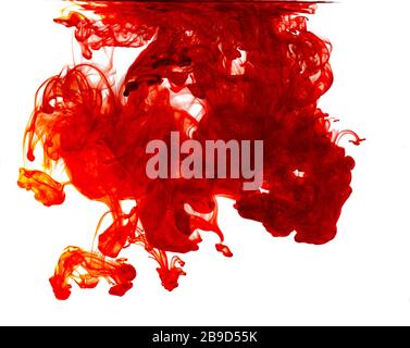 Lebensmittelfarbe in Wasser, Farbtiefe in Wasser, Aquarell oder Tinte in Wasser. Abstrakter Hintergrund. Isoliert. Kollektion. Rote Farbe. Blutfarbe Stockfoto
