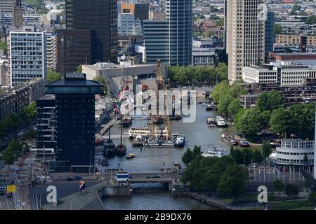 Rotterdam, Niederlande - Juni 2019; Wiederaufbau des Zentrums von Rotterdam mit ehemaligem Haupthafen jetzt Museumshafen Stockfoto