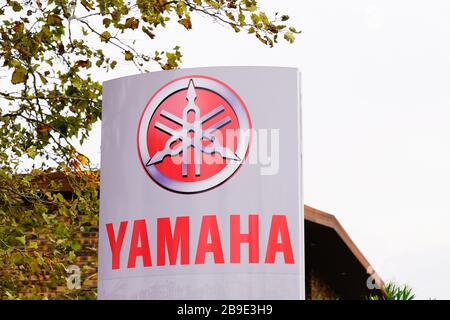 Bordeaux, Aquitanien / Frankreich - 10 14 2019 : Yamaha Logo Shop Motorrad Shop Motorrad Zubehör Biker-Shop Stockfoto