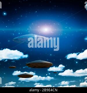 Fliegende Raumflöße in trübem Himmel mit hellem Stern. Stockfoto