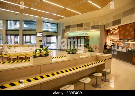 Stadtzentrum von Sydney, Australien. Dienstag, 24. März 2020. Da Restaurants gezwungen sind, nur Essensgerichte zu verkaufen, schließen Sitzbereiche in der Innenstadt ab. Wir Danken Martin Berry/Alamy Live News Stockfoto