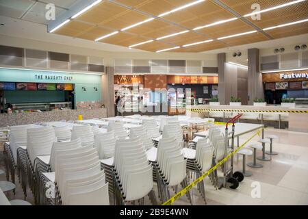 Stadtzentrum von Sydney, Australien. Dienstag, 24. März 2020. Da Restaurants gezwungen sind, nur Essensgerichte zu verkaufen, schließen Sitzbereiche in der Innenstadt ab. Wir Danken Martin Berry/Alamy Live News Stockfoto