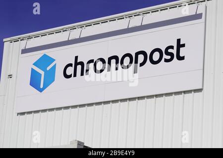 Bordeaux, Aquitanien / Frankreich - 10 27 2019 : Chronopost Logo Shop Gebäude Lagerhaus Lieferung Lager Stockfoto