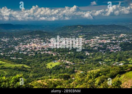 Stadt San Andres Tuxtla, von Aussichtspunkt in Sierra de Los Tuxtlas, Bundesstaat Veracruz, Mexiko Stockfoto