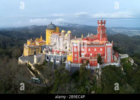 Pena Palace am Morgen in Sintra Stockfoto