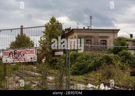 Verlassene Gebäude im Alten Hafen von Triest, Friaul-Julisch Venetien, Italien Stockfoto