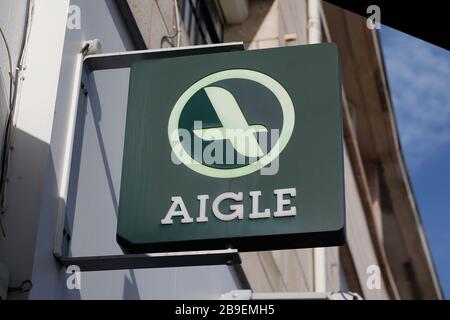 Bordeaux, Aquitanien/Frankreich - 02 15 2020: aigle Logo SHOP SCHUHE UND KLEIDUNG Logo Shop Beschilderung Stockfoto