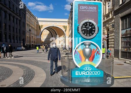 Petersburg, Russland - 22. März 2020: Die Verschiebung der UEFA-EM 2020 kam, als die Anzahl der bestätigten Fälle von Coronavirus in Europa mit t weiter Anstieg Stockfoto