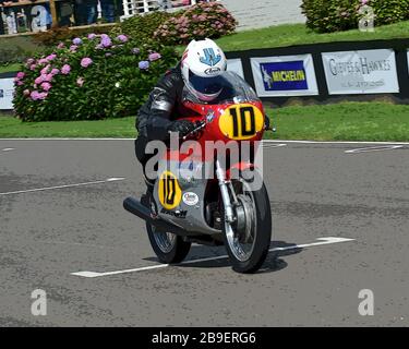 Gary Johnson, Mick Grant, MV Agusta 500/3, Barry Sheene Memorial Trophäe, Goodwood Revival 2017, September 2017, Automobile, Autos, Circuit Racing, CLA Stockfoto