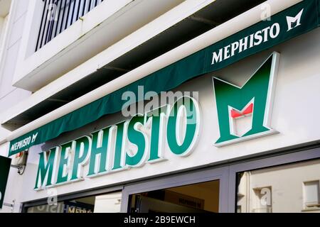 Bordeaux, Aquitanien/Frankreich - 02 15 2020: Mephisto Logo Marke Shop Schuhe Shop Schuhhersteller Stockfoto