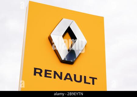 Bordeaux, Aquitanien/Frankreich - 10 15 2019: Logo Renault Autohändler Baugeschäft Stockfoto