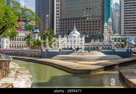 Masjid Jamek-Moschee. Das Hotel liegt im Herzen von Kuala Lumpur am Zusammenfluss von Klang und Gombak River, Kuala Lumpur, Malaysia Stockfoto