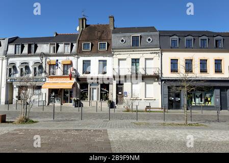 März 2020. Montreuil sur Mer, Pas de Calais, Frankreich. Coronavirus - COVID-19 in Nordfrankreich. Die verlassenen Straßen der alten Zitadelle t Stockfoto