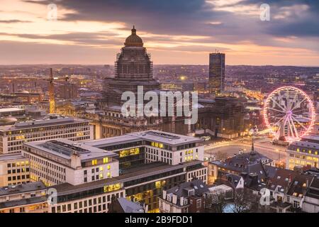 Brüssel, Belgien Stadtbild im Palais de Justice in der Abenddämmerung. Stockfoto