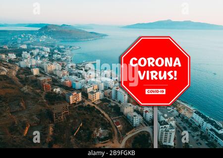 Strand und Touristenabschaltung wegen Coronavirus-Problem. Alle Services sind wegen des Covid-19-Ausbruchs geschlossen. Kein Turist erlaubt, keine Spaziergänge, kein Restaurant verfügbar Stockfoto