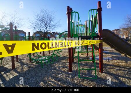 Montreal, Quebec, Kanada, 22. März 2020.eingeschränkter Zugang zum Spielplatz aufgrund der COVID-19-Pandemie in Montreal.Credit:Mario Beauregard/Alamy News Stockfoto