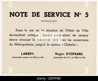 MEMORANDUM Nr. 5, für den Fall, dass die Situation des Rathauses kritisch würde, muss jeder Sektorkämpfer ziviles Personal in das unterirdische Métropolitain Guerre 1939-1945 evakuieren. Libération de Paris. Roger Stéphane (1900-1994), Landry. "Note de Service Nr. 5" sur l'évacation du personnel civil en cas de Situation critique pour l'Hôtel de Ville. Typographie, 1944. Paris, musée Carnavalet. Stockfoto