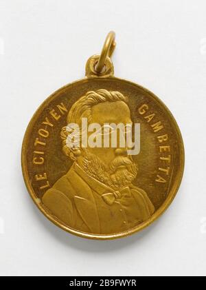 eon Gambetta (1838-1882), Mitglied der Regierung der nationalen Verteidigung (1870), Präsident der Abgeordnetenkammer (1879-1881), Vorsitzender und Außenminister (1881-1882), 1870 Léon Gambetta (1838-1882), membre du Gouvernement de la défense nationale (1870), président de la Chambre des députés (1879-1881) président du Conseil et ministre des Affaires étrangères (1881-1882). Métal doré, 1870. Paris, musée Carnavalet. Stockfoto