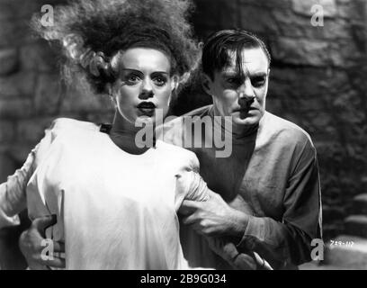 ELSA LANCHESTER als "The Monster's Mate" und COLIN CLIVE als Henry Frankenstein in DER BRAUTPAAR DES FRANKENSTEIN-REGISSEURS JAMES WHALE Universal Pictures aus dem Jahr 1935 Stockfoto