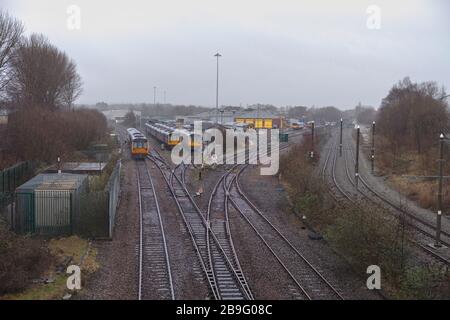 9 Schnellzüge der Northern Rail Klasse 142 am und am Wartungsdepot des Newton-Heath-Zuges, Manchester Stockfoto