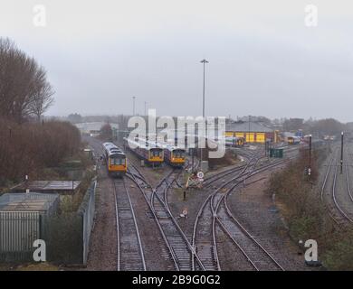 9 Schnellzüge der Northern Rail Klasse 142 am und am Wartungsdepot des Newton-Heath-Zuges, Manchester Stockfoto