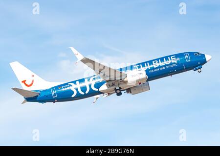 München, Deutschland - 15. Februar 2020: TUI fliegt Boeing 737 am Münchner Flughafen (MUC) in Deutschland. Boeing ist ein Flugzeughersteller mit Sitz in Seattl Stockfoto