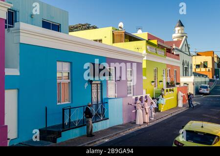 Hochzeitsfeier im farbenfrohen und lebendigen Bo Kaap Viertel in Kapstadt Südafrika Stockfoto