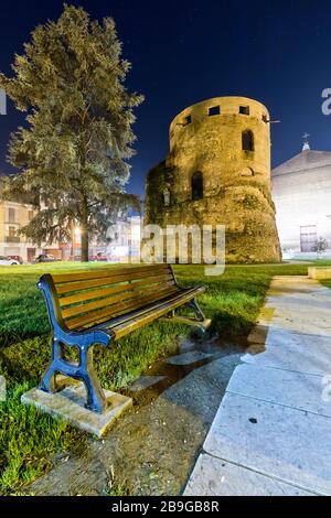 Der Turm von Legnago ist das Wahrzeichen der Stadt. Sie wurde von der Republik Venedig im 16. Jahrhundert erbaut. Provinz Verona, Venetien, Italien, Europa. Stockfoto