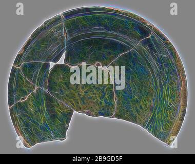 Gericht auf Standlappen mit grüner Glasur, Geschirr Halter Boden Keramik Steingut Ton engobe Glasur Bleiglasur, handgedrehte glasierte gebratene Zitronenkordel Tiefe Schale mit verdickten Rand zwei gequetschte Standflossen. Rot Steingut oben grün glasiert auf Basis der hellen engobe Unterseite hier und dort Flecken von transparenter Glasur. Gebogener Fähnchenteller geformter Spiegelarchäologie Rotterdam-Eisenbahntunnel, der der Entdeckung des Nahrungsbodens dient: Eisenbahntunnel Rotterdam Stockfoto