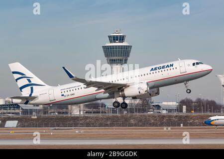 München, 15. Februar 2020: Flugzeug der Fluggesellschaft Agean Airlines Airbus A320 Neo am Flughafen München (MUC) in Deutschland. Airbus ist ein Flugzeughersteller f Stockfoto