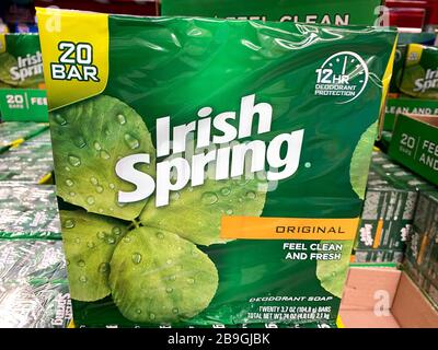 orlando, FL/USA - 7.3.20: Die Irish Spring Deodarant Soap im Seifengang in einem Sams Club Großhandelsgeschäft. Stockfoto