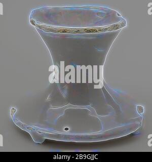 Salzbehälter, Salzschale auf hohem Boden, vollglasig weiß, Salzfass Geschirr Halter Boden Keramik Steingut Glasur Zinn Glasur, Handgedrehte, gebackene 2x Majolika-Salzfass-Salzschale auf hohem Standfuß mit drei Stellknöpfen komplett weiß glasierter Standfuß mit flacher Unterseite, die in Säule fließt und den oberen flachen Schalenverschleiß bildet. Flachbogenarchäologie Rotterdam-Heliport-Gelände indigene Steingut-Essensalze dienen der Bodenfindung im Tafelraum: Heliport Standort Rotterdam Juni 1978 Stockfoto