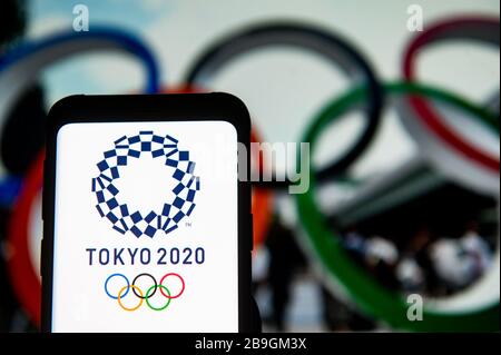 Polen. März 2020. In dieser Abbildung ist ein Logo der Olympischen Spiele in Tokio 2020 auf einem Smartphone zu sehen. Kredit: Mateusz Slodkowski/SOPA images/ZUMA wire/Alamy Live News Stockfoto