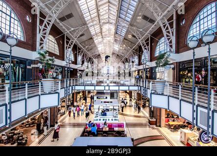 Erhöhte Innenaufnahme des V&A Victoria und albert Waterfront Einkaufszentrums Kapstadt Südafrika Stockfoto