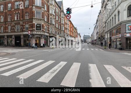 Leere Straßen im Zentrum Kopenhagens während der Coronakrise. Stockfoto