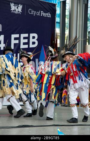 Morris Dancers treten beim Start des ICC Women's T20 World Cup auf, der von der Western Australia Cricket Association veranstaltet wird. Februar 2020 Stockfoto