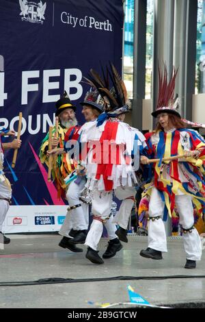 Morris Dancers treten beim Start des ICC Women's T20 World Cup auf, der von der Western Australia Cricket Association veranstaltet wird. Februar 2020 Stockfoto