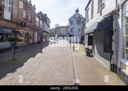 Sidmouth, Devon, 24. März 2020 Leere Straßen in Sidmouth, Devon, da die Menschen die neuen "Tay Home"-Regeln einhalten, die der Premierminister gestern Abend unposerd hatte. Credit: Photo Central/Alamy Live News Stockfoto