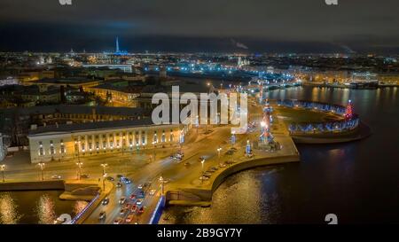 Luftbild der alten Petersburger Börse und der Rostral-Säulen, Sankt Petersburg, Russland Stockfoto