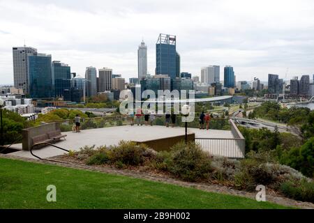 Perth City Centre, Western Australia, Blick vom Kings Park. Stockfoto
